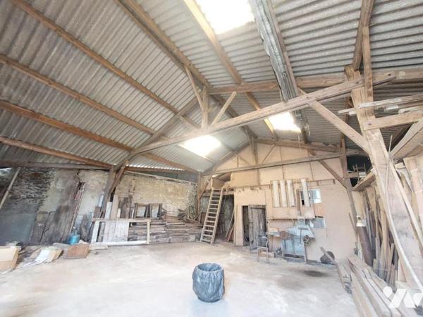 A VENDRE- MAISON - HANGAR -COSSE LE VIVIEN