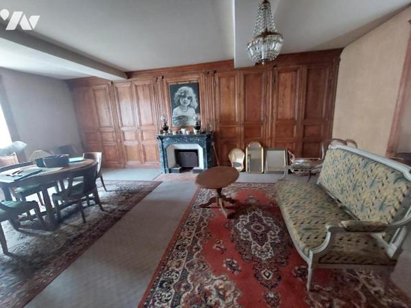 A VENDRE- MAISON - HANGAR -COSSE LE VIVIEN