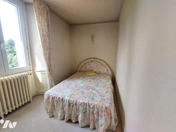 A VENDRE- MAISON - HANGAR -COSSE LE VIVIEN