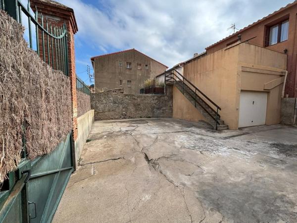 PORT VENDRE,MAISON AVEC DE DEUX APPARTEMENTS,PLACES DE PARKING,GARAGE