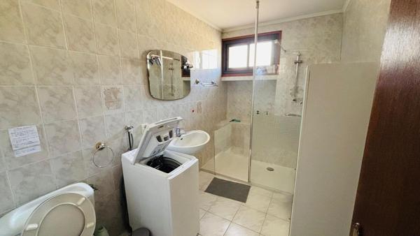 PORT VENDRE,MAISON AVEC DE DEUX APPARTEMENTS,PLACES DE PARKING,GARAGE