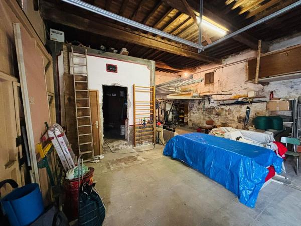 PORT VENDRE,MAISON AVEC DE DEUX APPARTEMENTS,PLACES DE PARKING,GARAGE