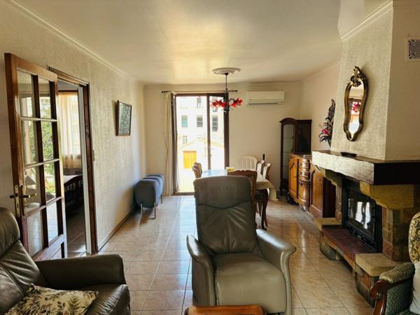 PORT VENDRE,MAISON AVEC DE DEUX APPARTEMENTS,PLACES DE PARKING,GARAGE