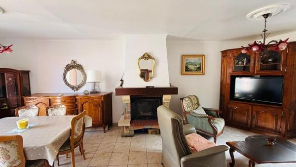 PORT VENDRE,MAISON AVEC DE DEUX APPARTEMENTS,PLACES DE PARKING,GARAGE