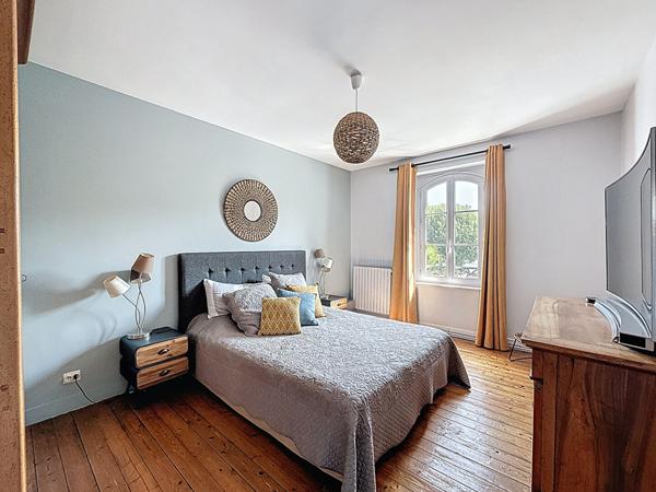 Maison centre ville de Meaux - 210 m² - 6 chambres - terrasse - jarin - cave totale - 4 places de stationnement