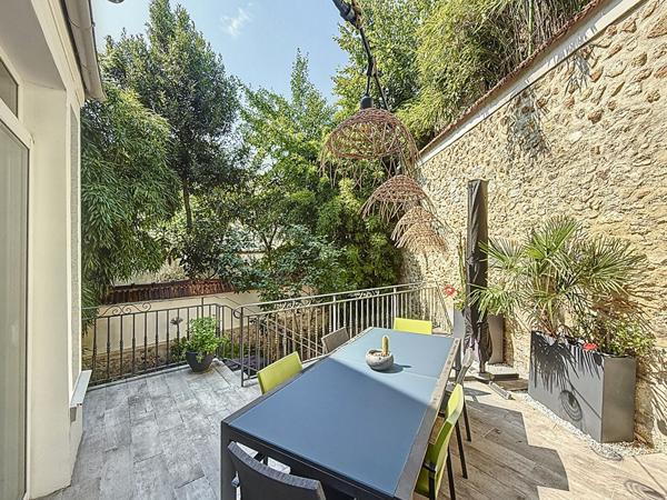 Maison centre ville de Meaux - 210 m² - 6 chambres - terrasse - jarin - cave totale - 4 places de stationnement