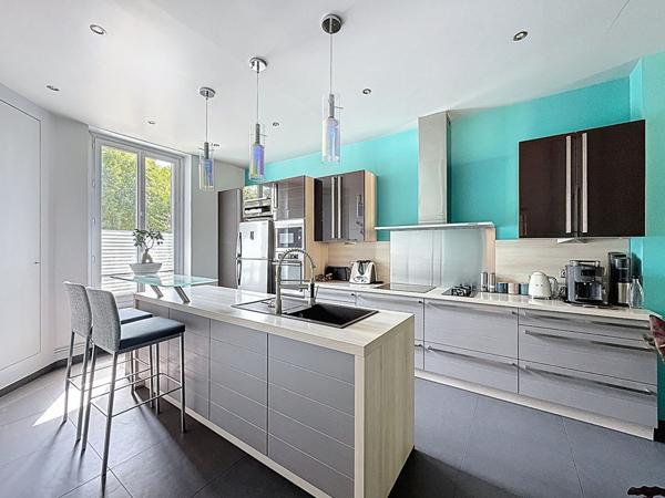 Maison centre ville de Meaux - 210 m² - 6 chambres - terrasse - jarin - cave totale - 4 places de stationnement