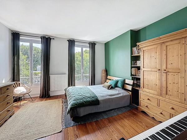 Maison centre ville de Meaux - 210 m² - 6 chambres - terrasse - jarin - cave totale - 4 places de stationnement