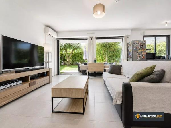 Vente                                                      Appartement
                        
                     2 pièces                      40 m2                     à Nice