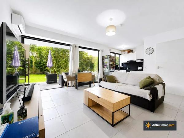 Vente                                                      Appartement
                        
                     2 pièces                      40 m2                     à Nice
