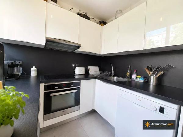 Vente                                                      Appartement
                        
                     2 pièces                      40 m2                     à Nice