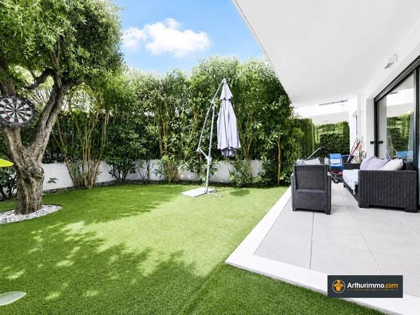Vente                                                      Appartement
                        
                     2 pièces                      40 m2                     à Nice