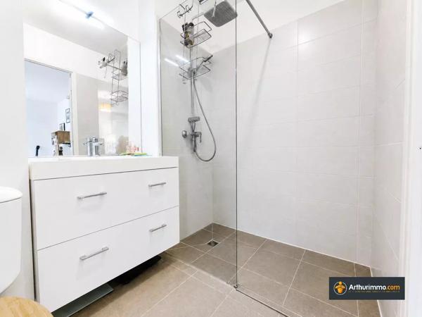 Vente                                                      Appartement
                        
                     2 pièces                      40 m2                     à Nice