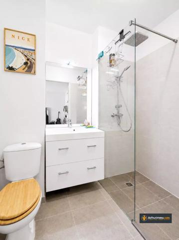 Vente                                                      Appartement
                        
                     2 pièces                      40 m2                     à Nice
