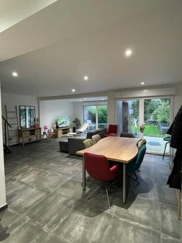 Bruay-la-Buissière (62700) Maison récente d'environ 140 m², bâtie sur 178 m² de terrain