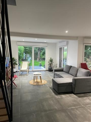 Bruay-la-Buissière (62700) Maison récente d'environ 140 m², bâtie sur 178 m² de terrain