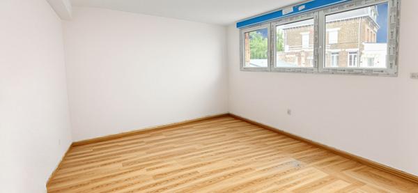 Bruay-la-Buissière (62700) Maison récente d'environ 140 m², bâtie sur 178 m² de terrain