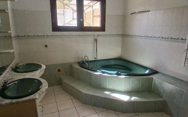 Maison à vendre    3 pièces • 170 m2 Petite-Île