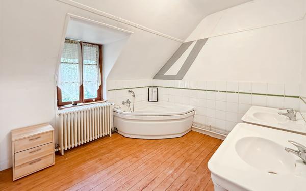 Maison à vendre    7 pièces •  Berthenonville