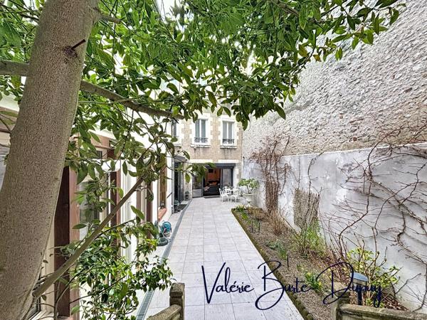 Orléans St Vincent à 15min de la place du Martroi à pied Maison de ville à vendre 5 Chambres avec terrasse arborée et stationnements possible