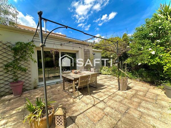 PAVILLON 3 CHAMBRES DONT 1 SUITE PARENTALE VERANDA / PERGOLA GARAGE /JARDIN  A SAINT-GELAIS! !