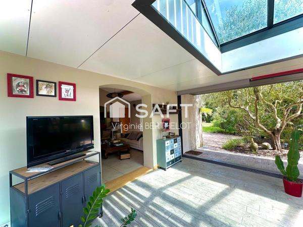 PAVILLON 3 CHAMBRES DONT 1 SUITE PARENTALE VERANDA / PERGOLA GARAGE /JARDIN  A SAINT-GELAIS! !