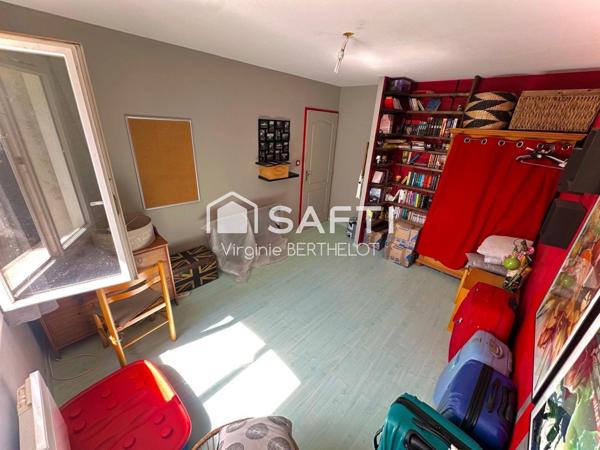 PAVILLON 3 CHAMBRES DONT 1 SUITE PARENTALE VERANDA / PERGOLA GARAGE /JARDIN  A SAINT-GELAIS! !