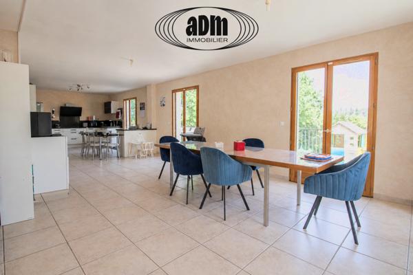 Maison
                                                                                                                                                                                                                                                                                                                        8 pièce(s)                                                                                                                                                                                                          5 chambre(s)                                                                                                                                                                                                          180  m²