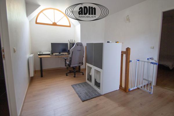 Maison
                                                                                                                                                                                                                                                                                                                        8 pièce(s)                                                                                                                                                                                                          5 chambre(s)                                                                                                                                                                                                          180  m²