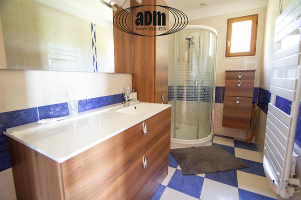 Maison
                                                                                                                                                                                                                                                                                                                        8 pièce(s)                                                                                                                                                                                                          5 chambre(s)                                                                                                                                                                                                          180  m²