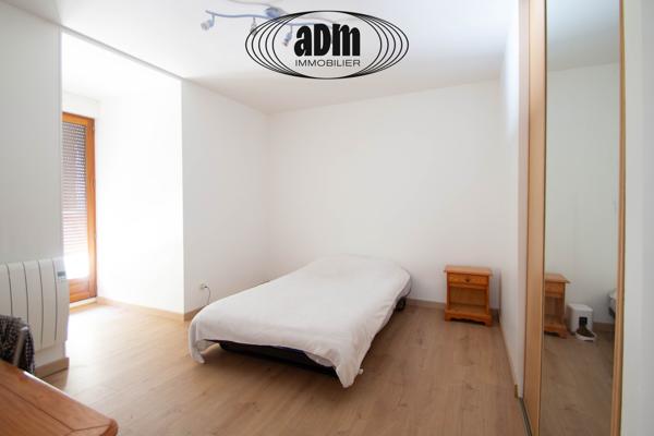 Maison
                                                                                                                                                                                                                                                                                                                        8 pièce(s)                                                                                                                                                                                                          5 chambre(s)                                                                                                                                                                                                          180  m²