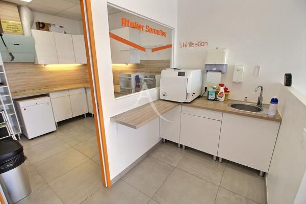 CABINET DE PODOLOGIE MODERNE ENTIÉREMENT ÉQUIPÉ ? Emplacement stratégique - Mas Vermeil