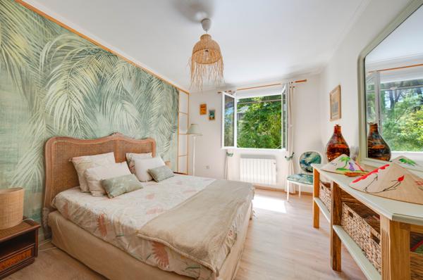 Puget (84360) Paradis Provençal avec piscine à débordement sur la pinède !