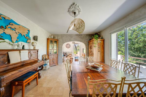 Puget (84360) Paradis Provençal avec piscine à débordement sur la pinède !