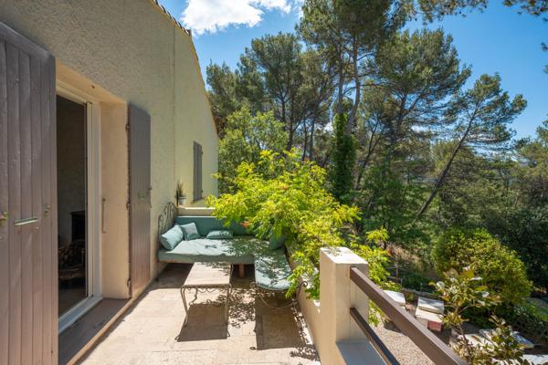 Puget (84360) Paradis Provençal avec piscine à débordement sur la pinède !