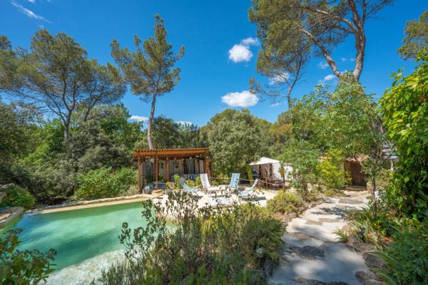 Puget (84360) Paradis Provençal avec piscine à débordement sur la pinède !