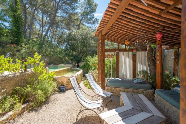 Puget (84360) Paradis Provençal avec piscine à débordement sur la pinède !