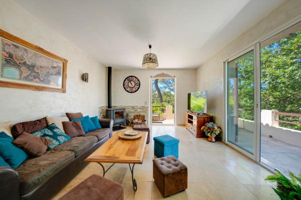 Puget (84360) Paradis Provençal avec piscine à débordement sur la pinède !