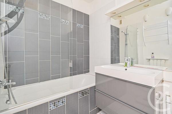 Appartement F2 à vendre  2 pièces - 56,24 m2 PARIS - 75016