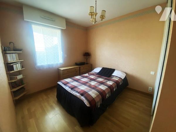 Appartement T3 de 64 m², situé à Vitré, avec jardinet, garage, cave et place de stationnement.