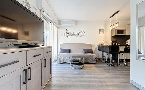 Appartement à vendre    1 pièce • 27 m2 Fréjus