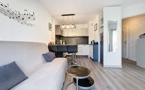 Appartement à vendre    1 pièce • 27 m2 Fréjus
