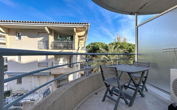 Appartement à vendre    1 pièce • 27 m2 Fréjus