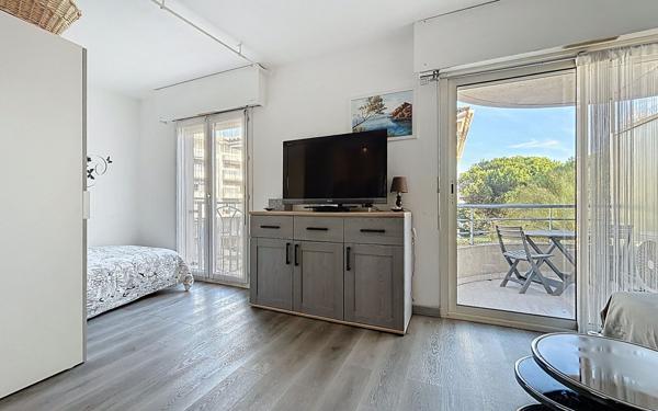 Appartement à vendre    1 pièce • 27 m2 Fréjus