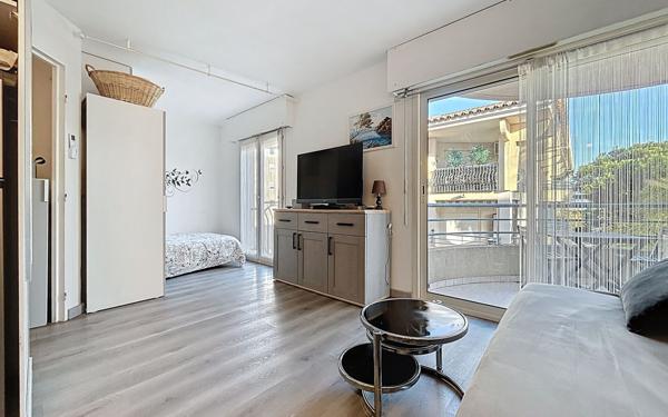 Appartement à vendre    1 pièce • 27 m2 Fréjus