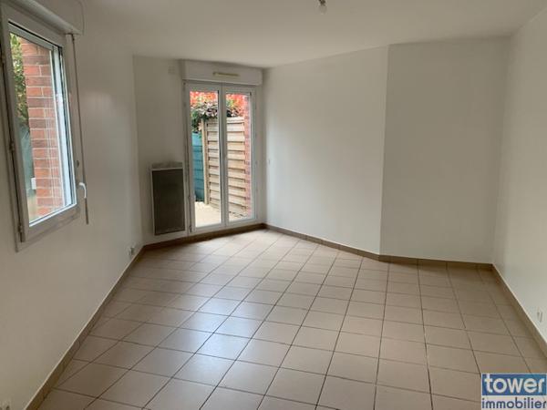 Rez de jardin
                                                                                                                                                                                                                                                                                                                        1 pièce(s)                                                                                                                                                                                                                                                                                                                              30.73  m²