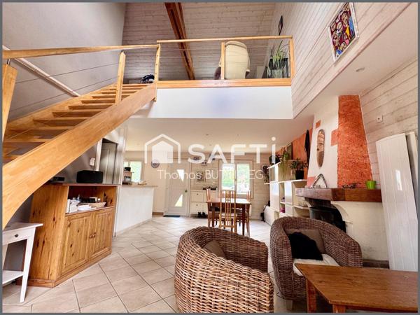 Maison spacieuse de 5 chambres, garage et jardin.