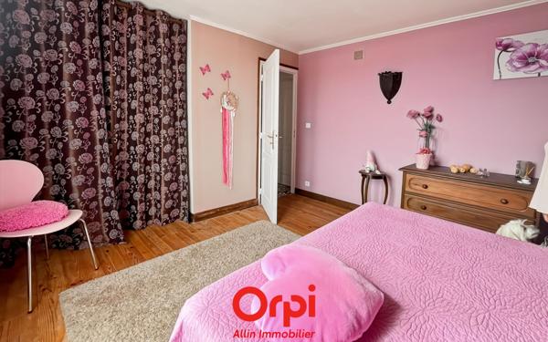 Maison à vendre    3 pièces •  Saint-Victor