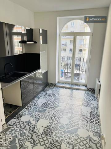 Vente                                                      Appartement
                        
                     4 pièces                      111 m2                     à Lille