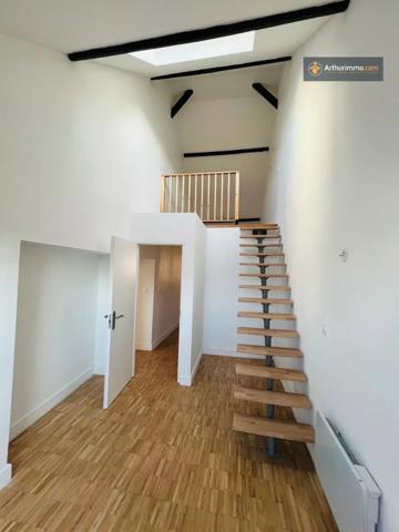 Vente                                                      Appartement
                        
                     4 pièces                      111 m2                     à Lille